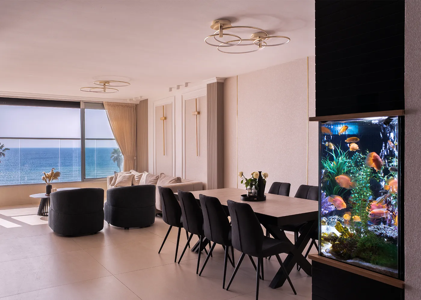 הסלון המרכזי של סוויטת שקיעה חלומית עם נוף לים - תמונה 1