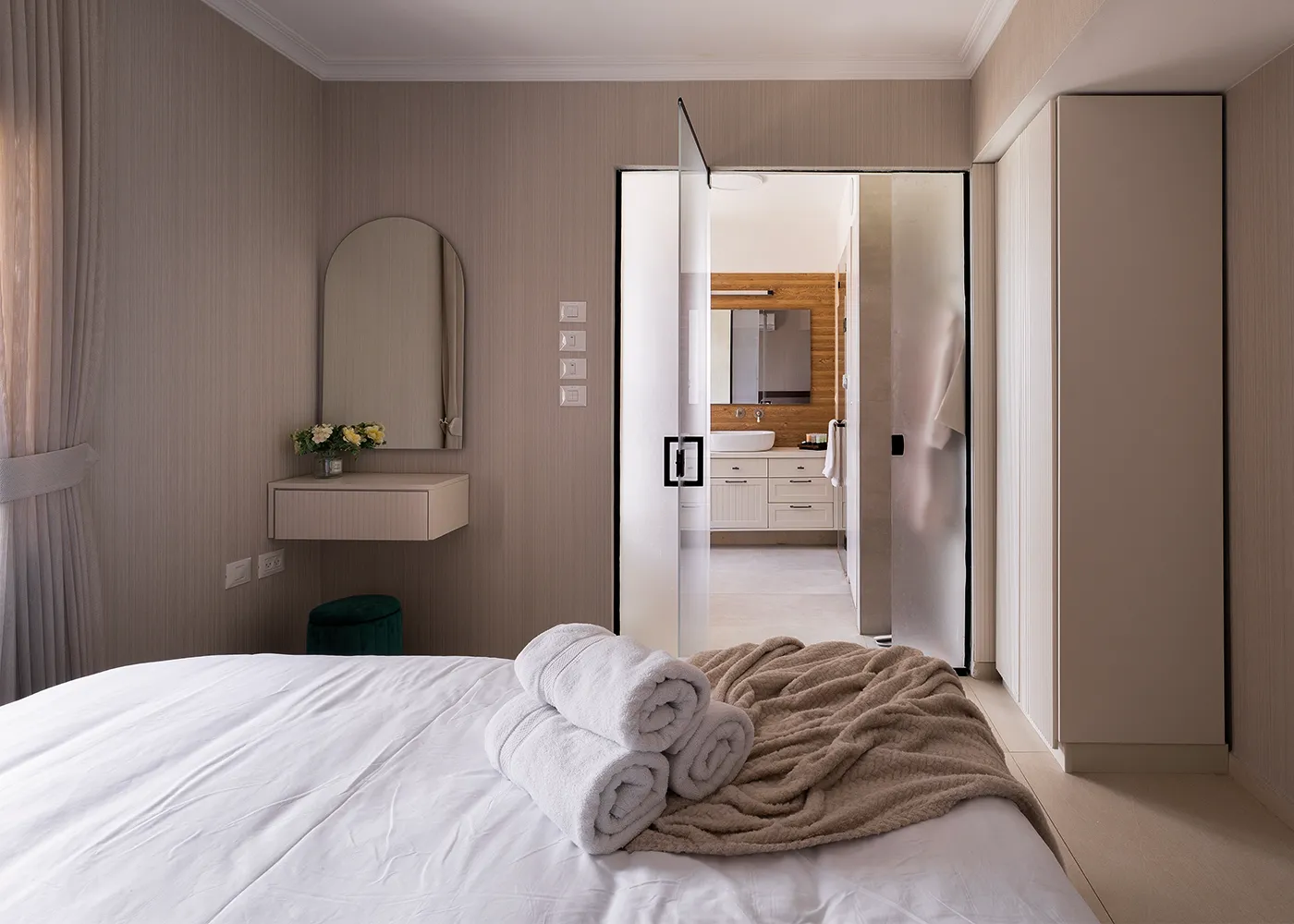 חדר שינה הורים, ז'קוזי וסאונה בסוויטת שקיעה חלומית - תמונה 13