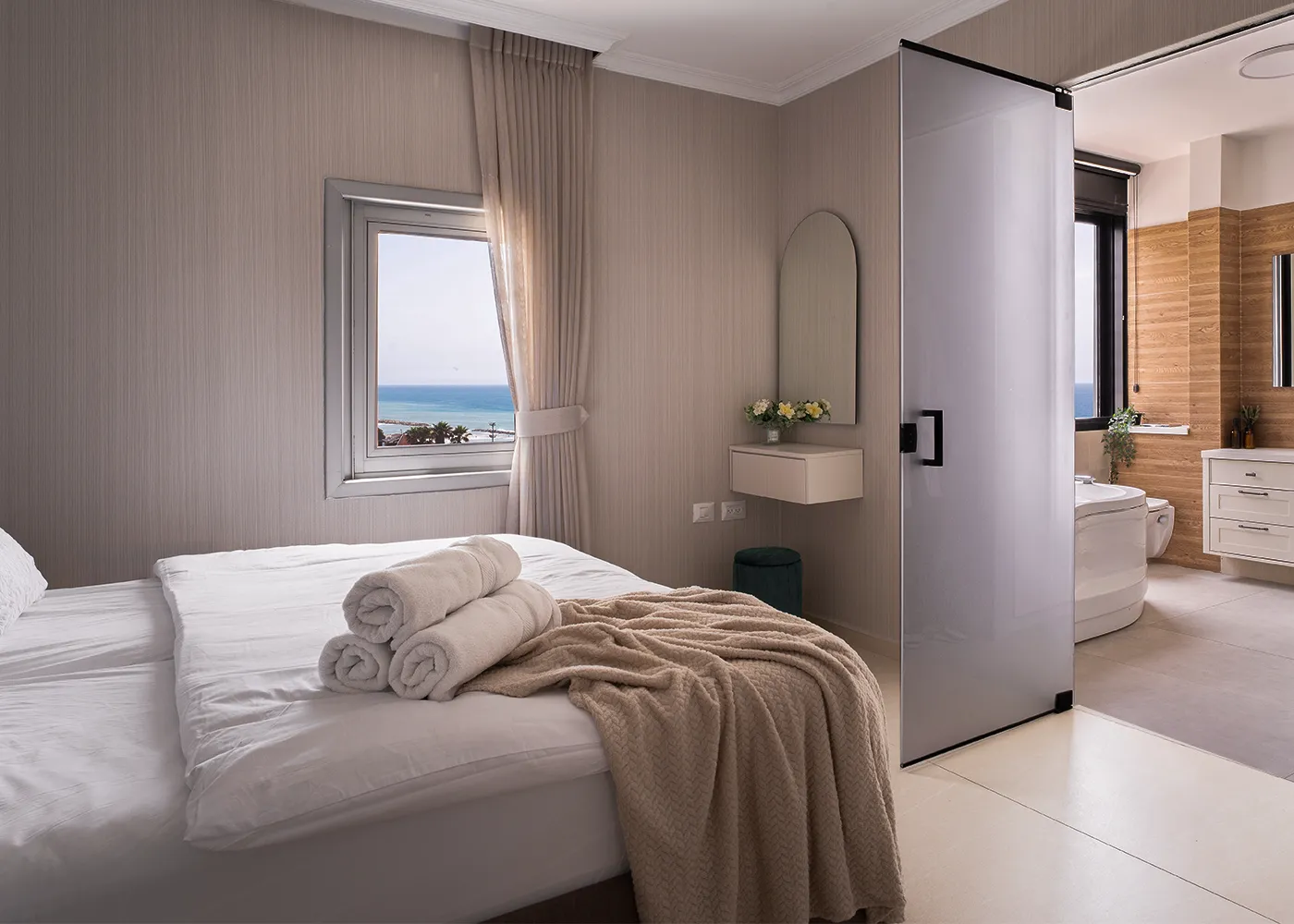 חדר שינה הורים, ז'קוזי, סאונה ונוף לחלון בסוויטת שקיעה חלומית - תמונה 14